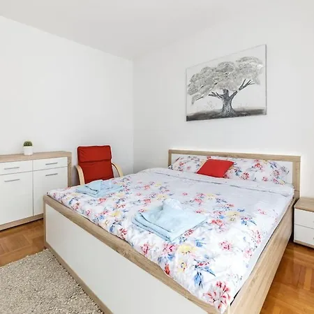 Beautiful For Rest And Restful Sleep Apartmán Pula